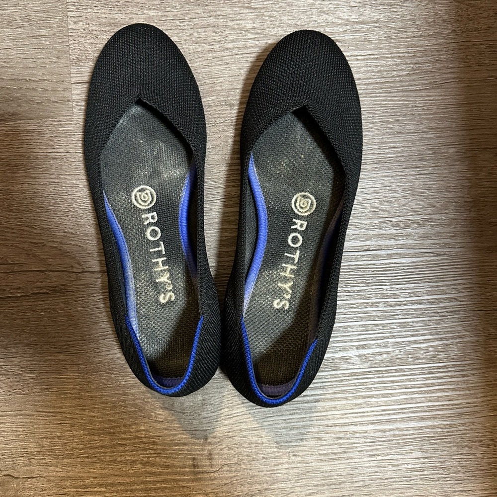 Rothy’s The Flat in black solid. Size 6